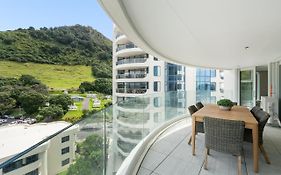 Executive Oceanside Apartment